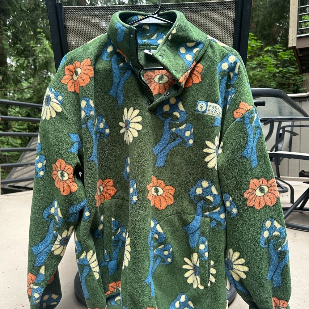 Parks Project Power to the Parks Shroom Fleece unisex EUC